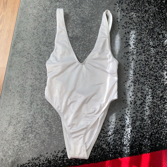 White one piece swim suit never worn - Picture 2 of 2